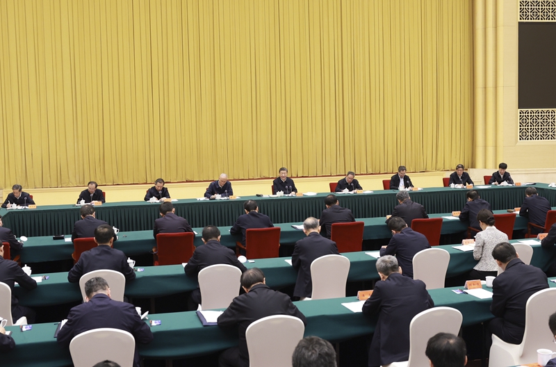習近平主持召開新時代推動西部大開發(fā)座談會強調(diào)
進一步形成大保護大開放高質(zhì)量發(fā)展新格局
奮力譜寫西部大開發(fā)新篇章
李強蔡奇丁薛祥出席「相關(guān)圖片」